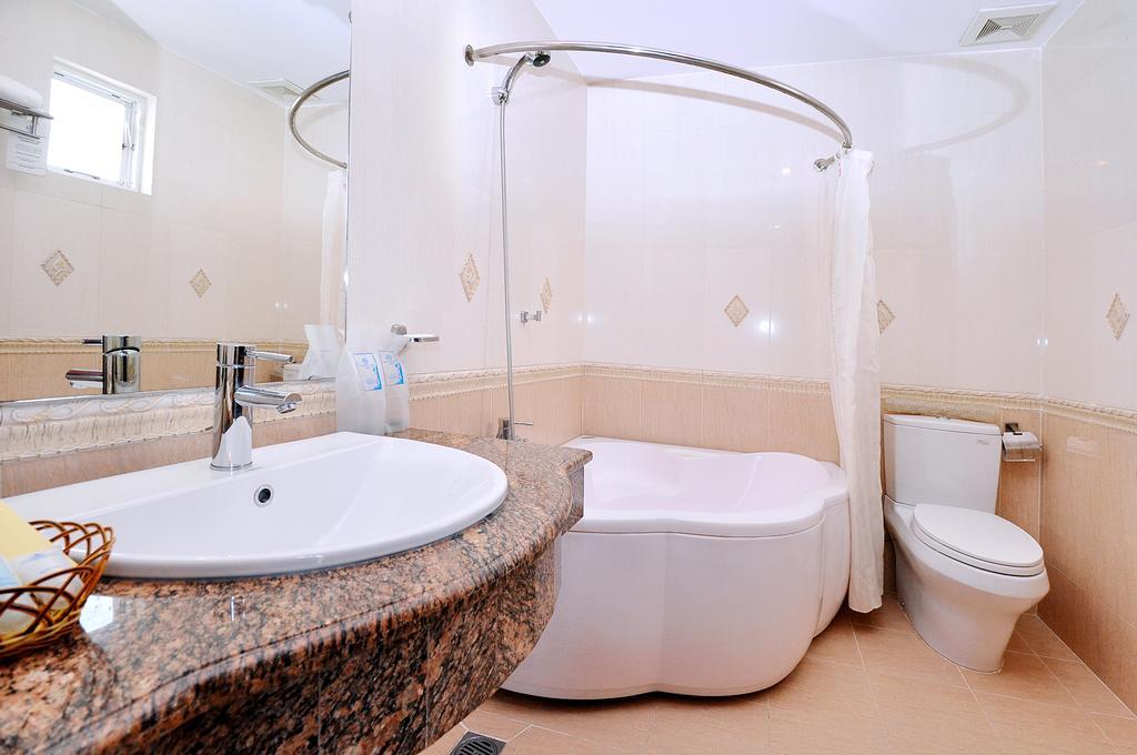 Tan Hoang Long Hotel Ho Chi Minh City Room photo