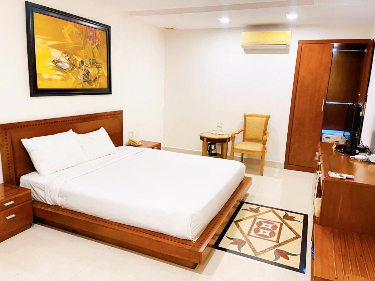 Tan Hoang Long Hotel Ho Chi Minh City Exterior photo
